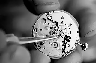 萧邦机械表走时误差大怎么办？（原因分析与解决方法）